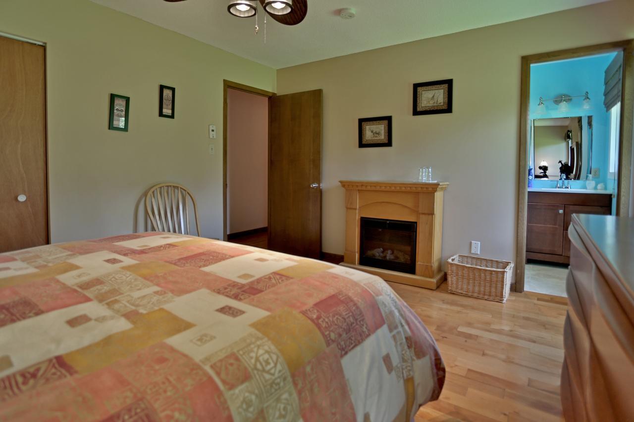 Ranch St-Hubert Bed & Breakfast Saint-Hermenegilde ภายนอก รูปภาพ