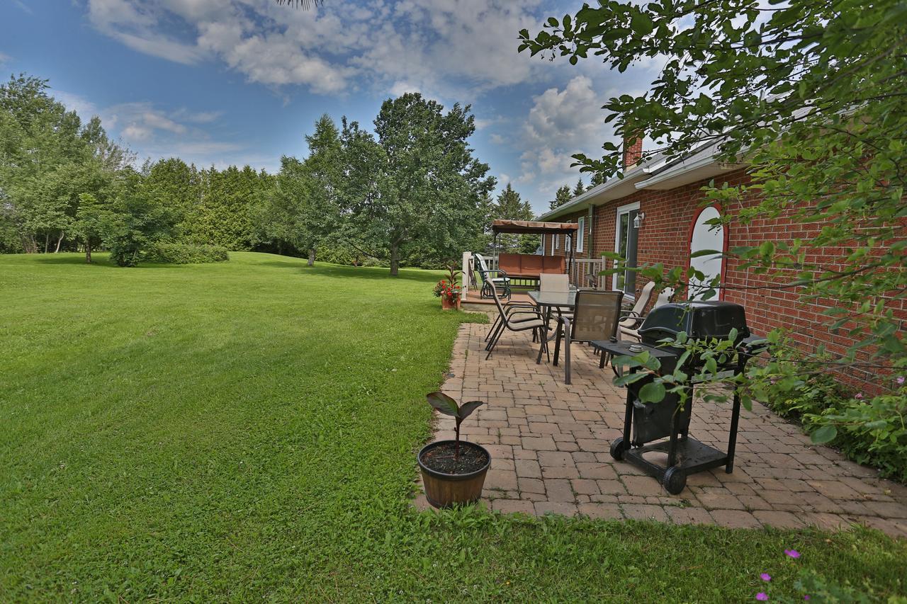 Ranch St-Hubert Bed & Breakfast Saint-Hermenegilde ภายนอก รูปภาพ