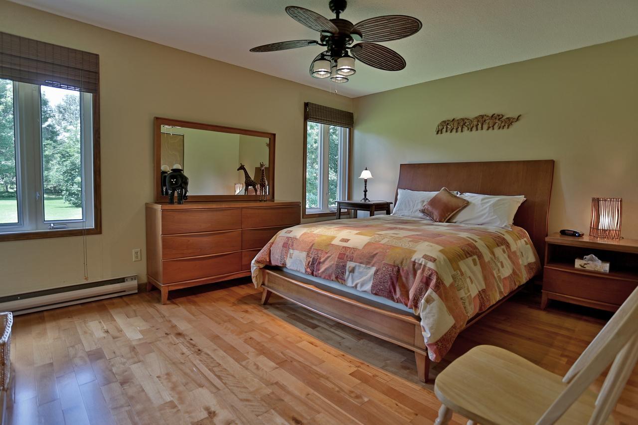 Ranch St-Hubert Bed & Breakfast Saint-Hermenegilde ภายนอก รูปภาพ