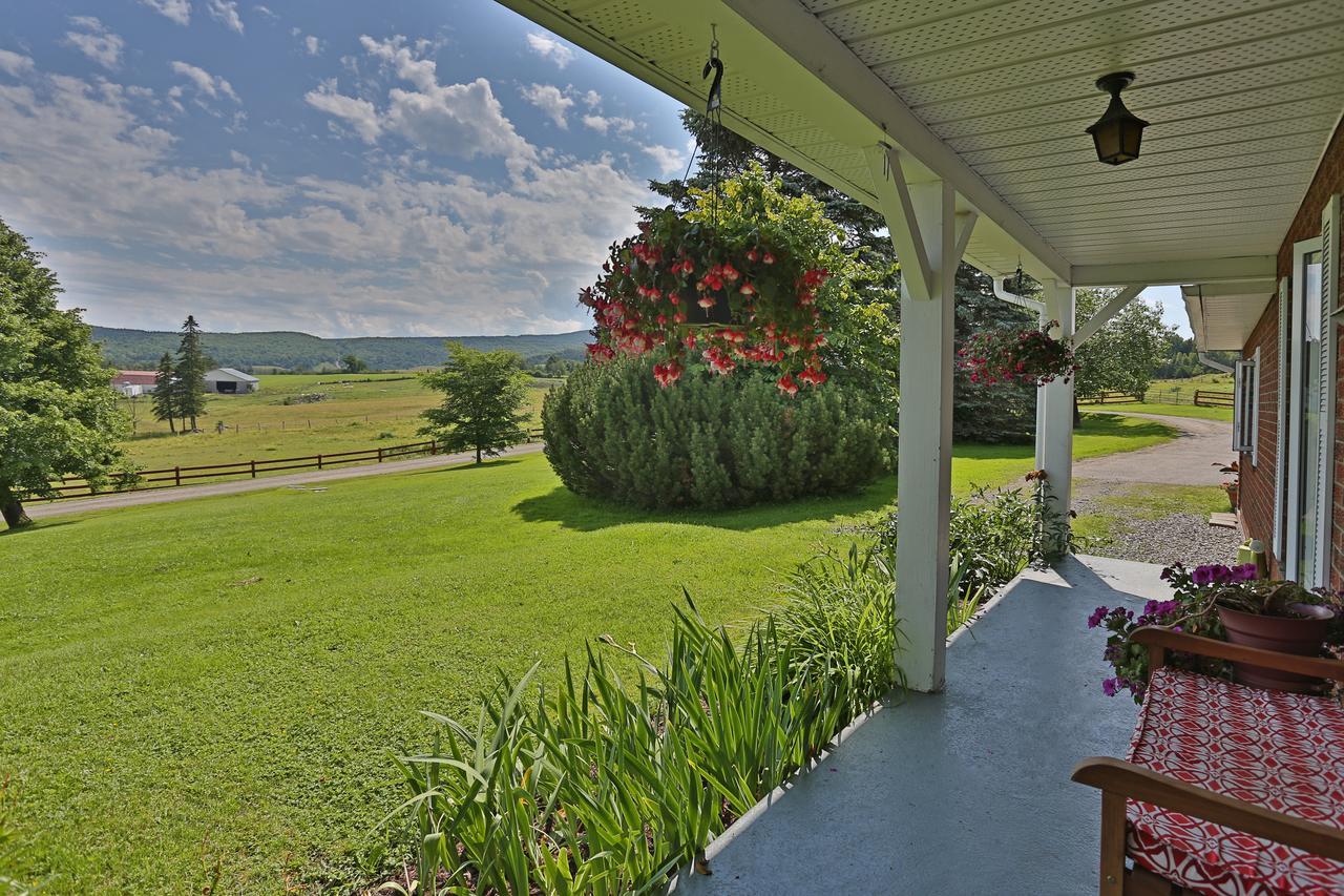 Ranch St-Hubert Bed & Breakfast Saint-Hermenegilde ภายนอก รูปภาพ